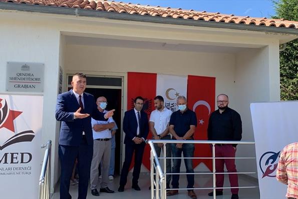 Türkiye Mezunları Arnavutluk’ta Covid-19 Yaralarını Sarıyor  