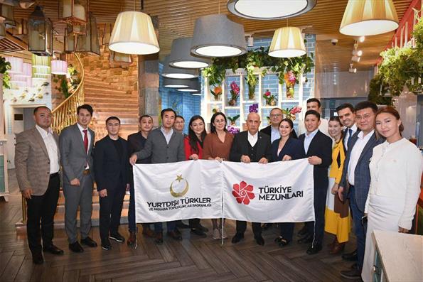 YTB Başkanı Eren Kazakistan'da Türkiye Mezunları ile Bir Araya Geldi