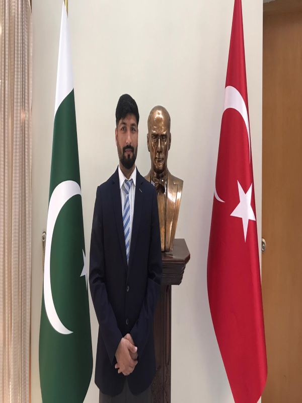 Pakistanlı Türkiye Mezunu T.C. İslamabad Büyükelçiliğinde İşe Başladı