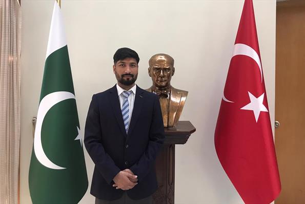 Pakistanlı Türkiye Mezunu T.C. İslamabad Büyükelçiliğinde İşe Başladı